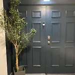 Condo-5 Mins To Las Vegas Strip, Free Parking,Gym, In House Laundry