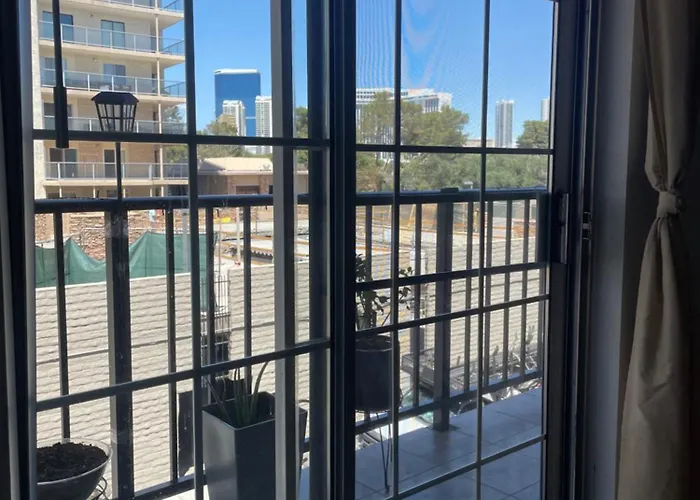 Condo-5 Mins To Las Vegas Strip, Free Parking,Gym, In House Laundry