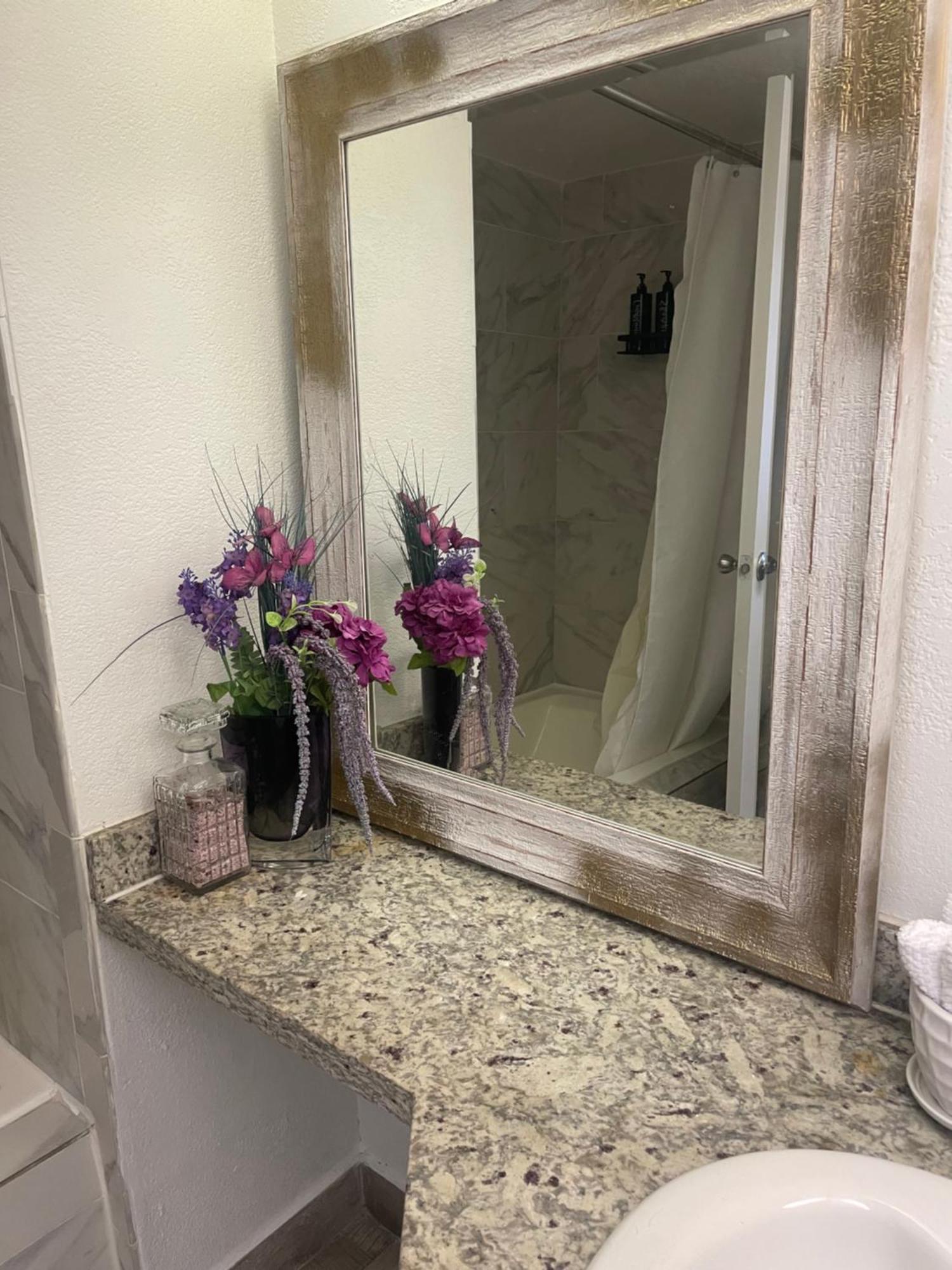 Condo-5 Mins To Vegas Strip, Free Parking,gym, In House Laundry Las Vegas
