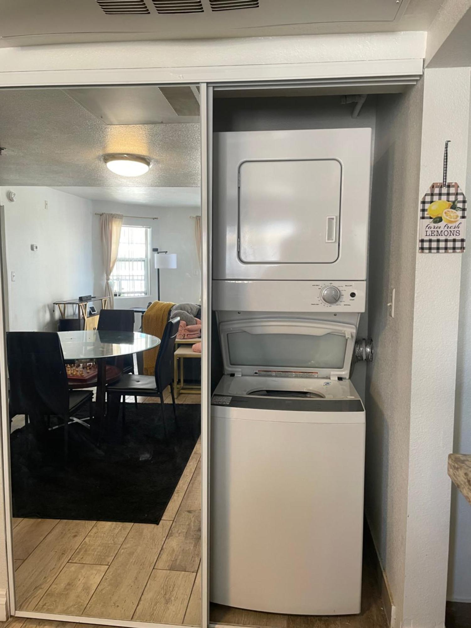Condo-5 Mins To Vegas Strip, Free Parking,gym, In House Laundry