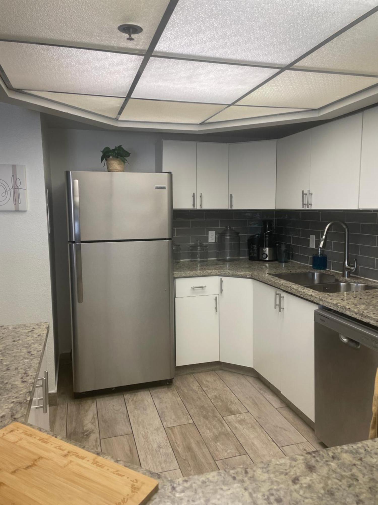 Condo-5 Mins To Vegas Strip, Free Parking,gym, In House Laundry Apartment *