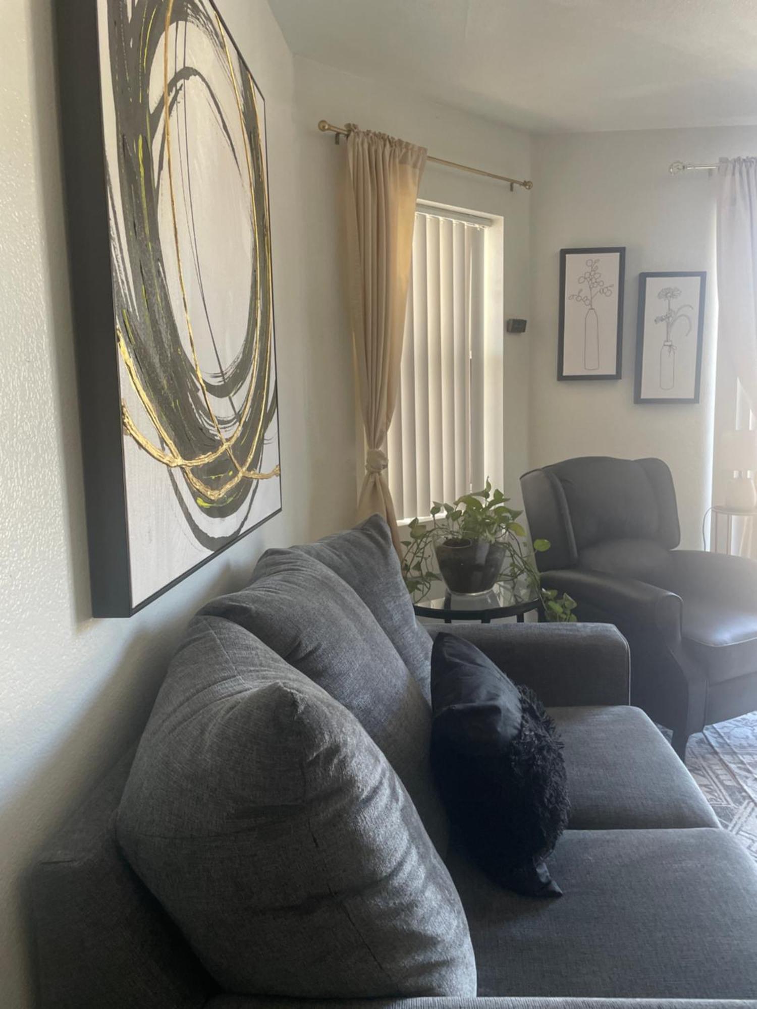 Condo-5 Mins To Vegas Strip, Free Parking,gym, In House Laundry *