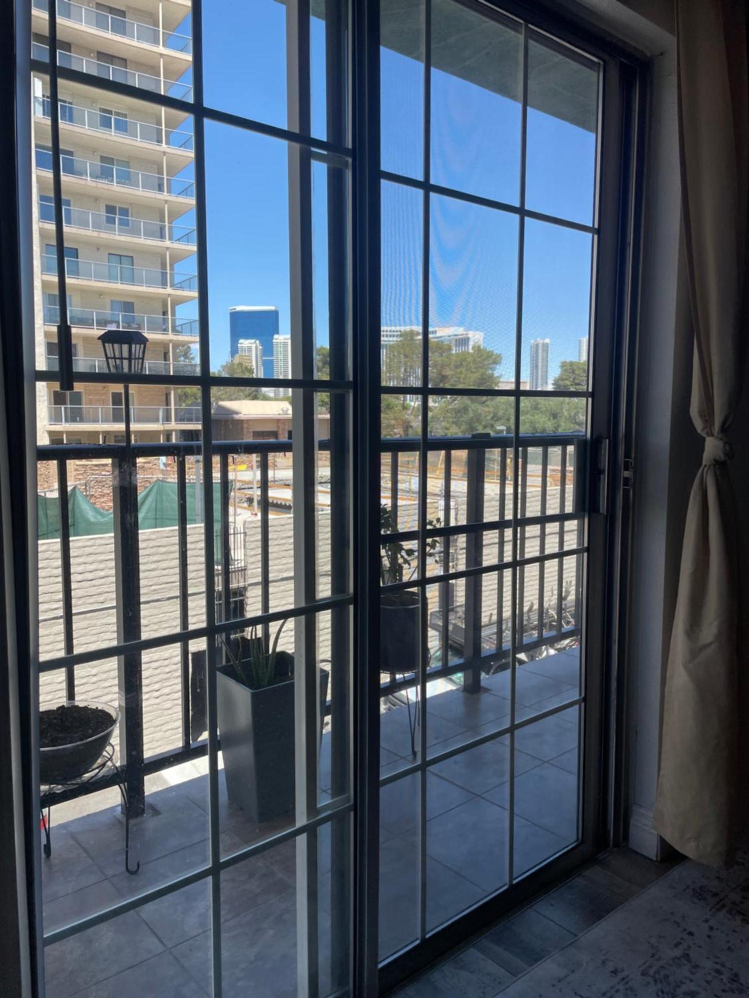 Condo-5 Mins To Vegas Strip, Free Parking,gym, In House Laundry * Las Vegas